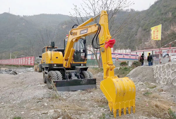 輪式挖掘機 輪式挖掘機