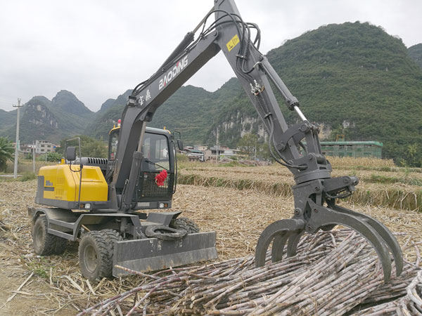 廣西多功能輪式挖掘機(jī)價格 廣西多功能輪式挖掘機(jī)價格