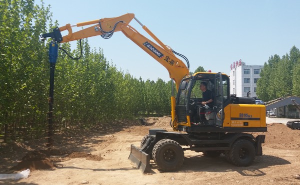輪式挖掘機(jī)多功能用途 輪式挖掘機(jī)多功能用途