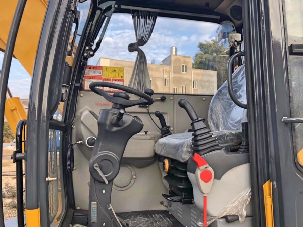 寶鼎輪式挖掘機駕駛室 寶鼎輪式挖掘機駕駛室