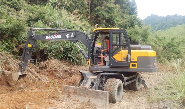 多功能輪式挖掘機 多功能輪式挖掘機