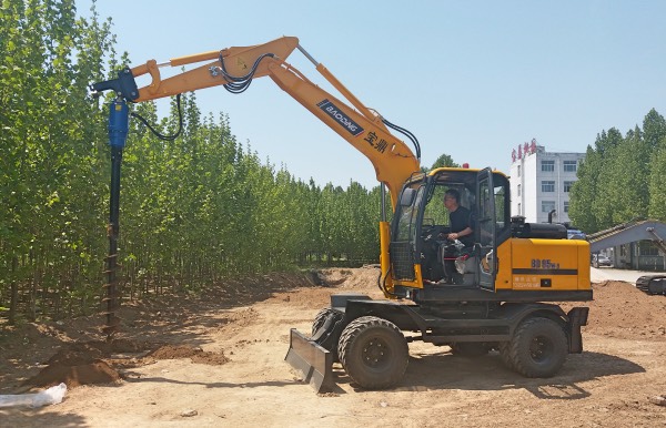 膠輪挖掘機配旋挖鉆