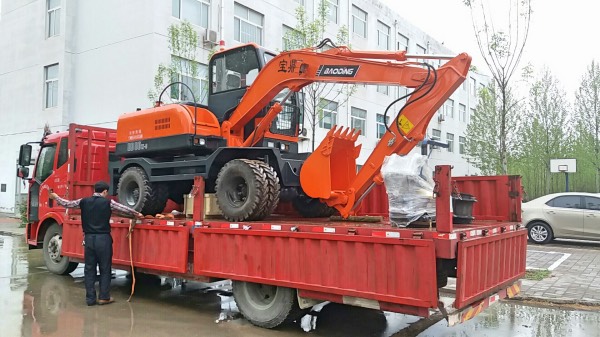 輪式挖掘機 輪式挖掘機