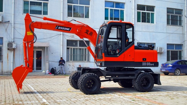 國(guó)產(chǎn)輪式挖掘機(jī) 國(guó)產(chǎn)輪式挖掘機(jī)