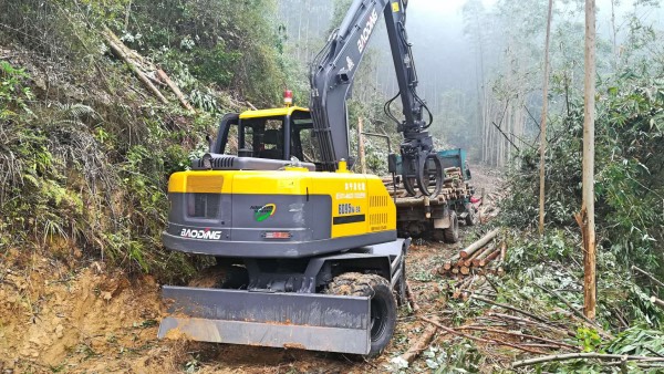 多功能輪式挖掘機