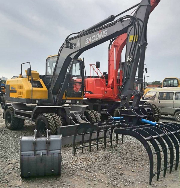 寶鼎多用途輪式挖掘機