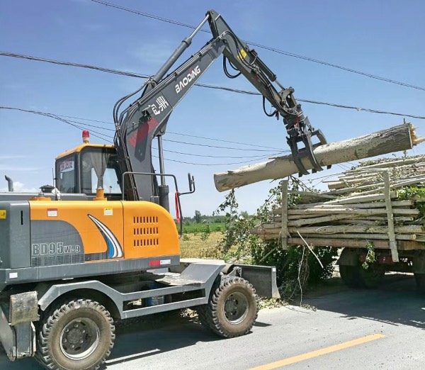 寶鼎多用途輪式挖掘機 寶鼎多用途輪式挖掘機