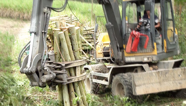 輪式抓木機操作 輪式抓木機操作