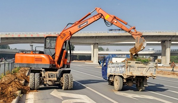 輪式挖掘機 輪式挖掘機