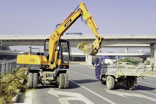 輪式挖掘機 輪式挖掘機