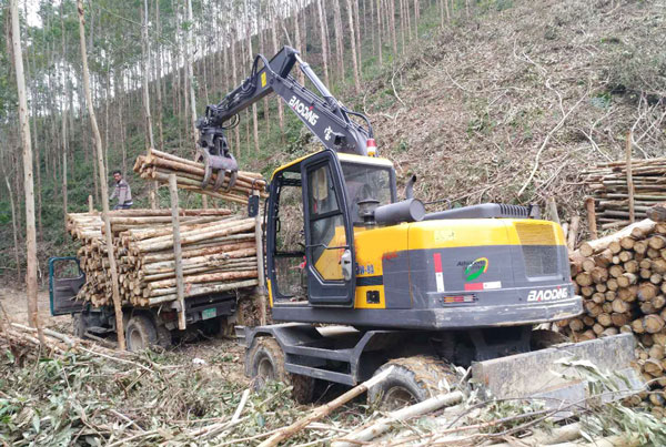 寶鼎抓木機作業現場 寶鼎抓木機作業現場