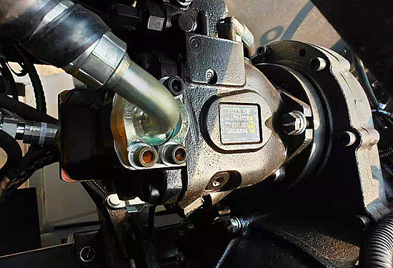 寶鼎小型輪式挖掘機全新升級液壓系統部件,提供整車更好的操作 寶鼎小型輪式挖掘機全新升級液壓系統部件,提供整車更好的操作