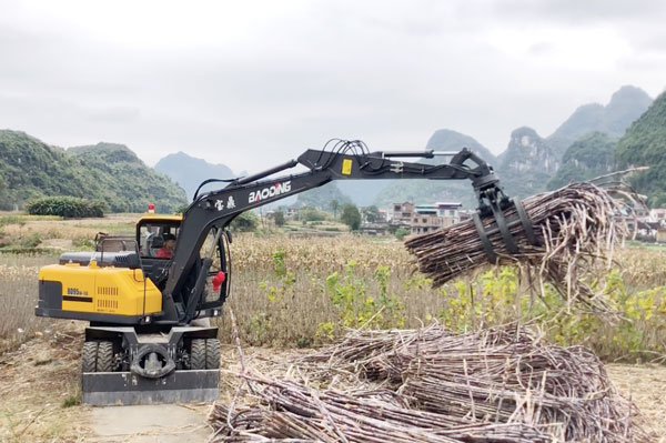 輪式抓木機上路