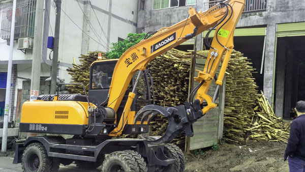 寶鼎80輪式挖掘機抓木機