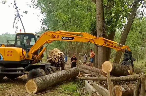 寶鼎輪式抓木機河南做工.jpg 寶鼎輪式抓木機河南做工.jpg