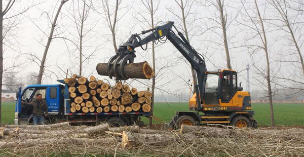 寶鼎抓木機河南作業現場.jpg 寶鼎抓木機河南作業現場.jpg