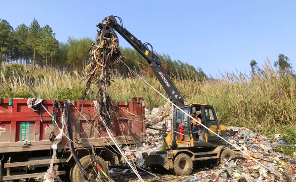 寶鼎輪式抓木機多領域發展.jpg 寶鼎輪式抓木機多領域發展.jpg