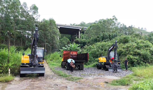 凱里寶鼎抓木機.jpg 凱里寶鼎抓木機.jpg