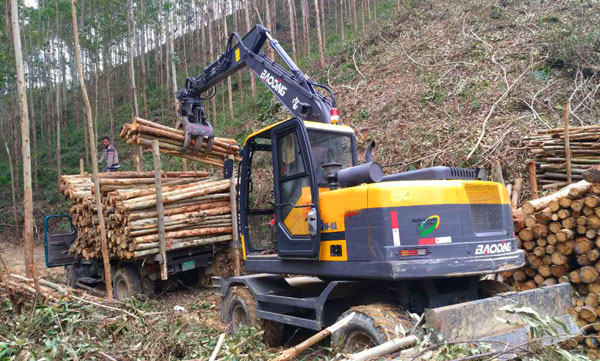 輪式抓木機山區做工.jpg 輪式抓木機山區做工.jpg