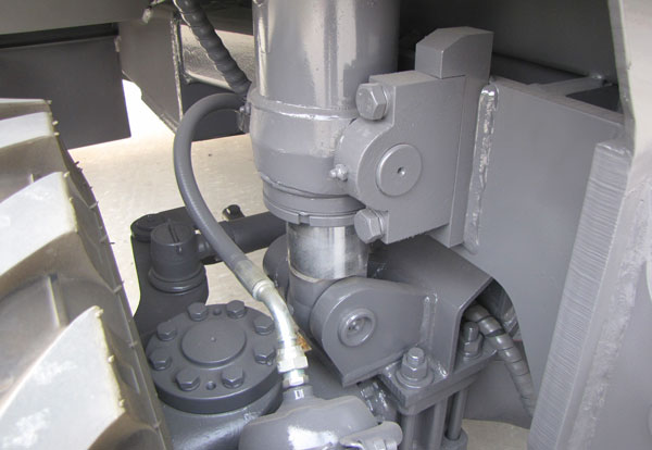 寶鼎抓木機鉸鏈式平衡缸.jpg 寶鼎抓木機鉸鏈式平衡缸.jpg