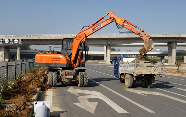 多功能輪式挖掘機(jī)80車型.jpg 多功能輪式挖掘機(jī)80車型.jpg