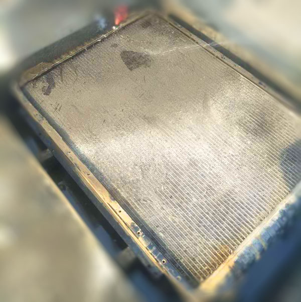 抓木機散熱水箱.jpg 抓木機散熱水箱.jpg