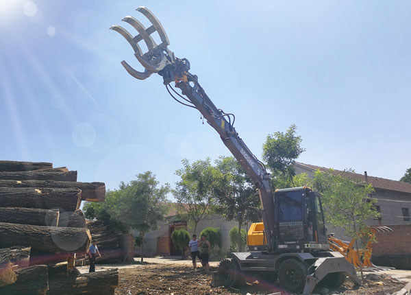 寶鼎輪式抓木機.jpg 寶鼎輪式抓木機.jpg