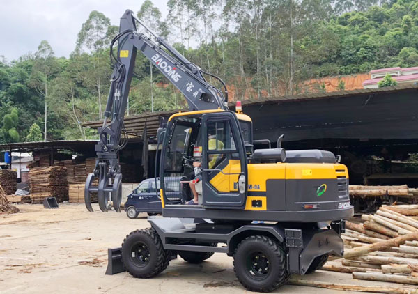 寶鼎抓木機作業(yè)現(xiàn)場.jpg 寶鼎抓木機作業(yè)現(xiàn)場.jpg