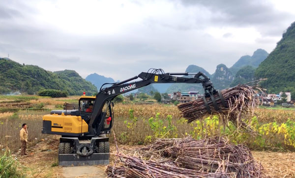 輪式抓木機95車型.jpg 輪式抓木機95車型.jpg