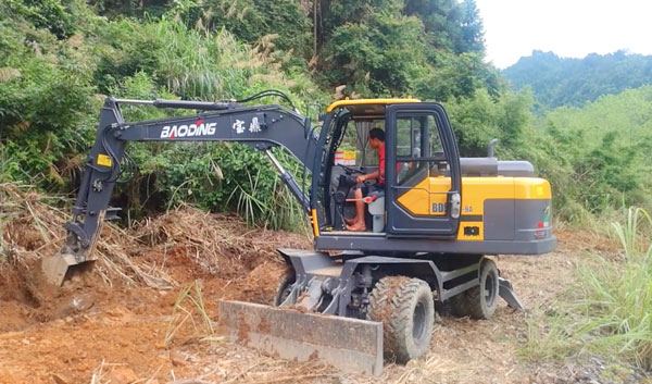 輪式挖掘機(jī)95車型.jpg 輪式挖掘機(jī)95車型.jpg