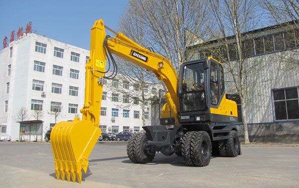 寶鼎80輪式挖掘機(jī)黃色.jpg