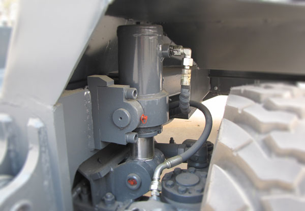 輪式挖掘機平衡缸.jpg 輪式挖掘機平衡缸.jpg