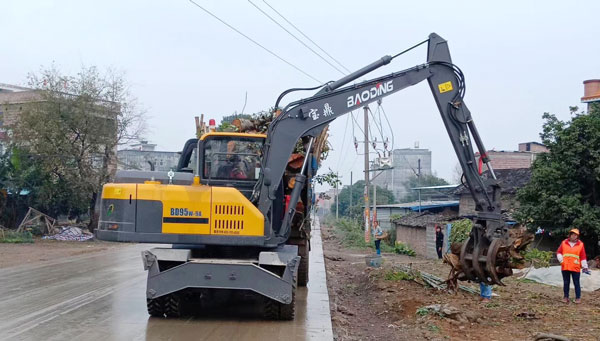 95輪式挖掘機抓木機.jpg 95輪式挖掘機抓木機.jpg
