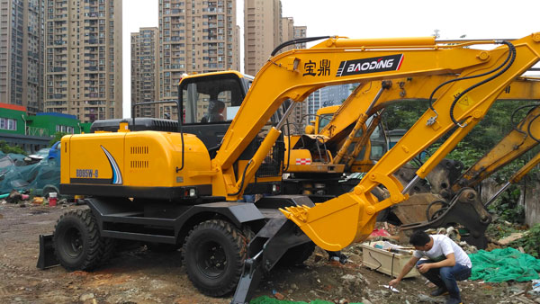 輪式挖掘機寶鼎.jpg 輪式挖掘機寶鼎.jpg