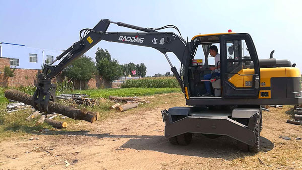 95抓木機.jpg 95抓木機.jpg