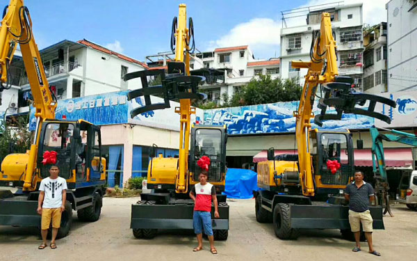 輪式抓木機.jpg 輪式抓木機.jpg