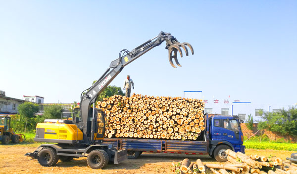 95抓木機(jī).jpg 95抓木機(jī).jpg