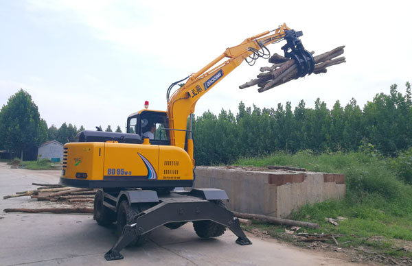 工程抓木機.jpg 工程抓木機.jpg