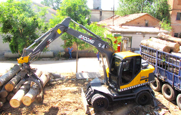 寶鼎輪式挖掘機(jī)抓木機(jī).jpg 寶鼎輪式挖掘機(jī)抓木機(jī).jpg