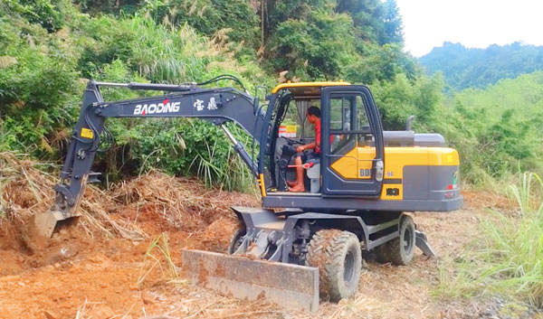 95輪式挖掘機.jpg 95輪式挖掘機.jpg