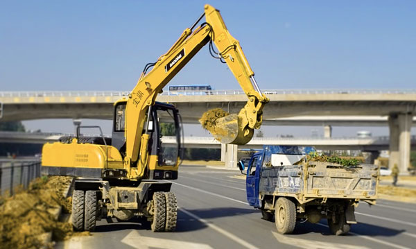 寶鼎輪式挖掘機.jpg 寶鼎輪式挖掘機.jpg