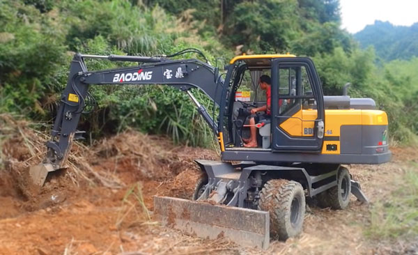 輪式挖掘機抓木機.jpg 輪式挖掘機抓木機.jpg