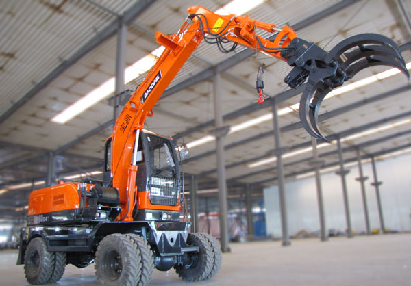 80抓木機卷揚機配置.jpg 80抓木機卷揚機配置.jpg