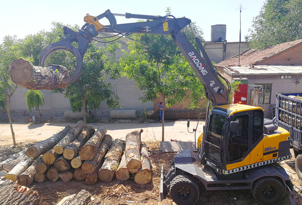 95輪式抓木機.jpg 95輪式抓木機.jpg