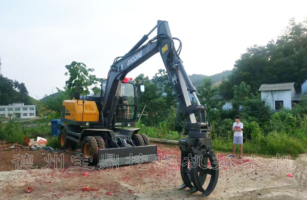 95輪式抓木機.jpg 95輪式抓木機.jpg