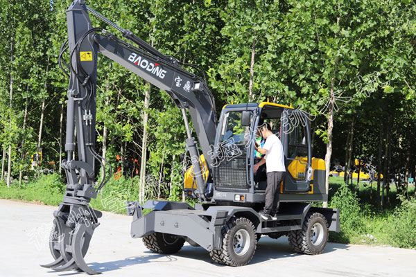 寶鼎95抓木機.jpg 寶鼎95抓木機.jpg