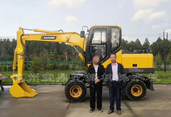 寶鼎輪式挖掘機抓木機.jpg 寶鼎輪式挖掘機抓木機.jpg