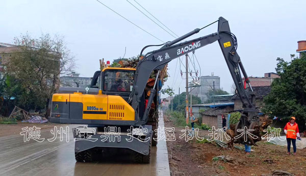 95抓木機.jpg 95抓木機.jpg