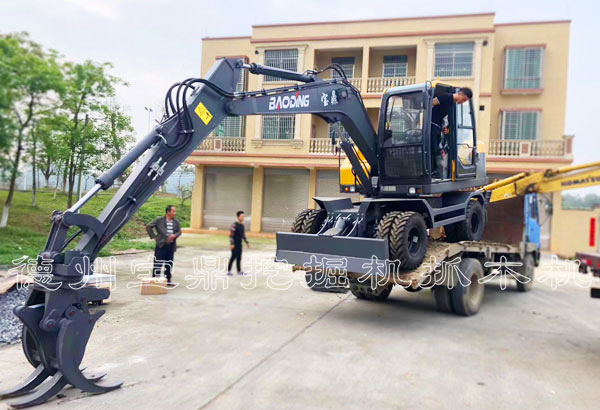 輪式抓木機.jpg 輪式抓木機.jpg