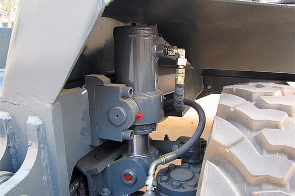 輪式挖掘機平衡系統 輪式挖掘機平衡系統